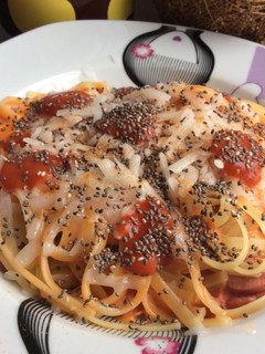 Una foto de Tallarines con salsa especial y chía