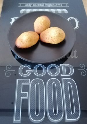 Une photo de Madeleines à la fleur d'oranger et huile d'olive