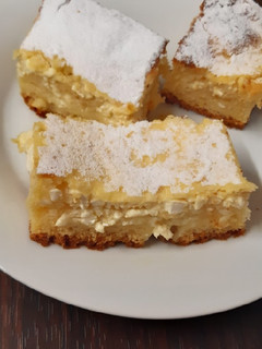 Kavart gyors túrós sütemény recept fotója