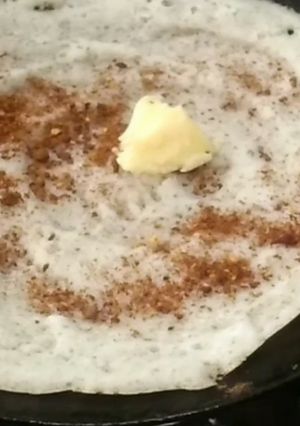 A picture of Crispy dosa in iron tawa.