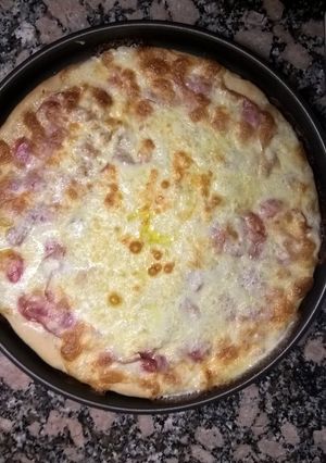 Una foto de Pizza con Panceta y Tomatitos Cherry