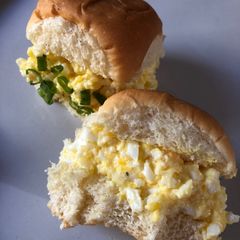 A picture of Tamago Sando.