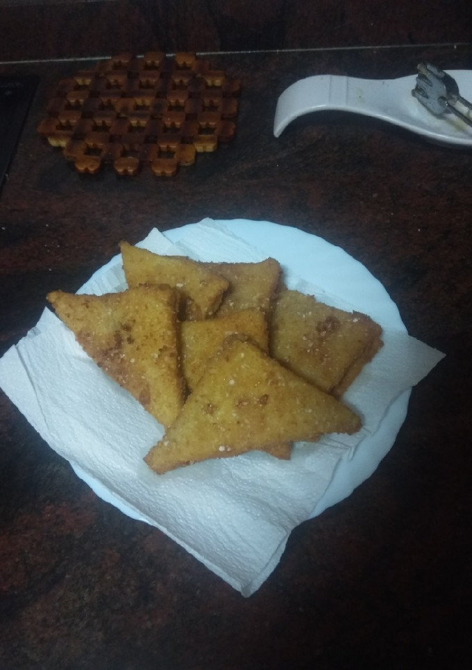 Una foto de Sándwich frito relleno de mermelada y manzana