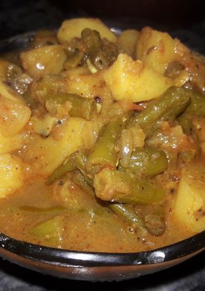 A picture of Simple aloo & french bean veg.