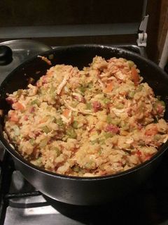 Una foto de Arroz con pollo con todo