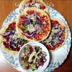 A picture of Naan veggies pizza 🍕.
