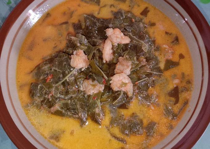 Langkah Mudah untuk Membuat Daun Singkong Gulai Bumbu Udang yang Enak Banget