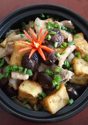 Hình của món Đậu hũ kho nấm thịt.
