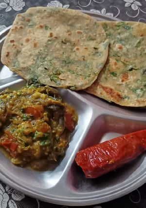 A picture of Coriander leaves paratha.