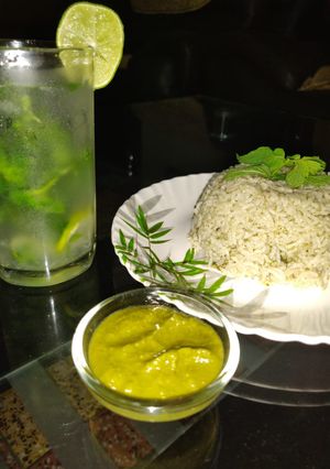 A picture of Mint rice with Mint chutney and Refreshing mint lemonade 😍.