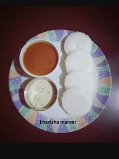 પ્લેન ઈડલી (Plain Idli Recipe In Gujarati) રેસીપી મુખ્ય ફોટો