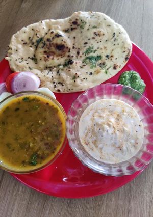 A picture of Punjabi thali (Tandoori roti with dal makhni kheere ka raita and chutney).