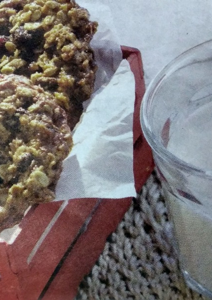 Una foto de Galletas de chocolate, nueces y arándanos