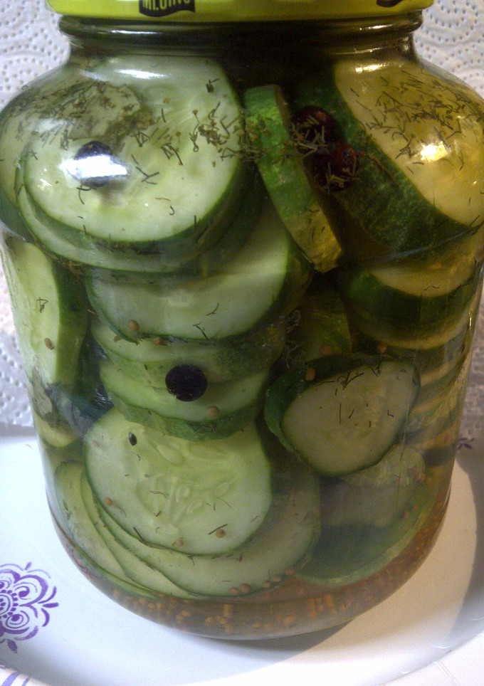 A picture of Maple Dill Pickles.