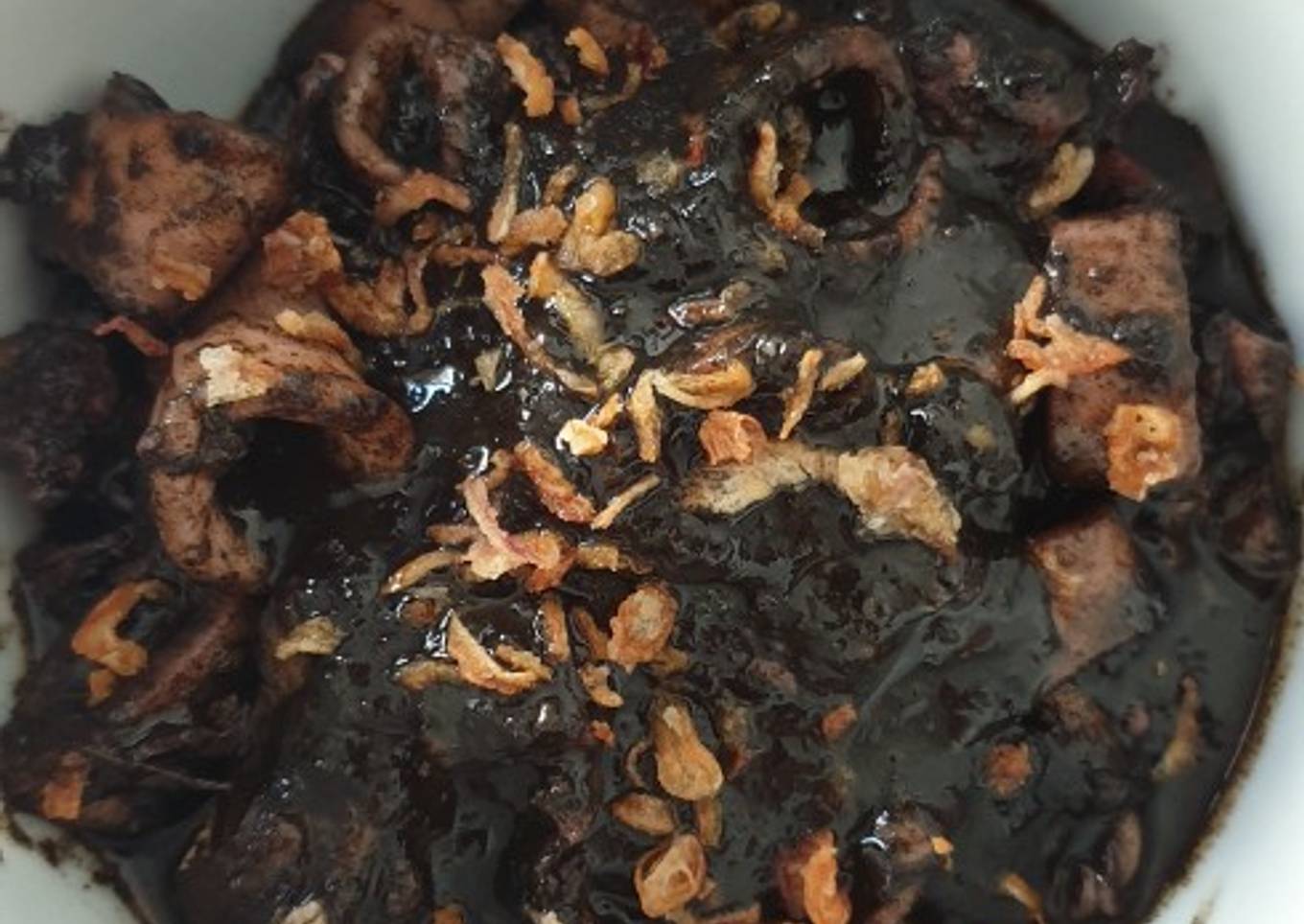 Cumi hitam dengan saus salad