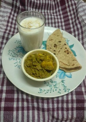 ગુવાર બટાકા નું શાક (Guvar Bataka Shak Recipe In Gujarati) રેસીપી મુખ્ય ફોટો