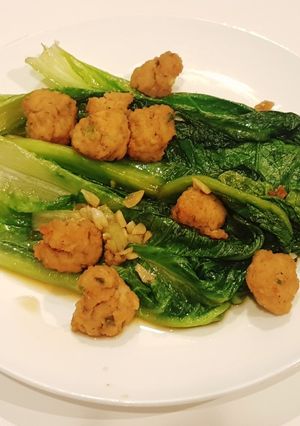 รูปของ ผักคอสผัดลูกชิ้นกุ้ง (แทนผักโสภณ อร่อยด้วย) low carb