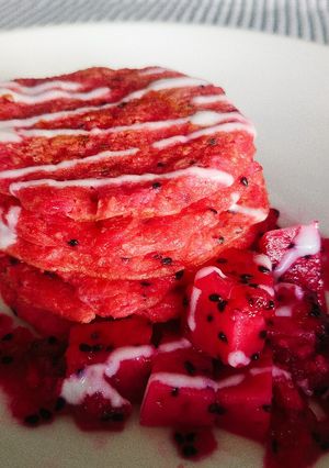Hình của món Pancake thanh long.