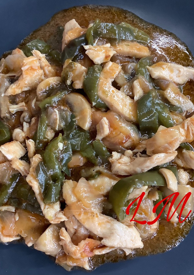 Una foto de Pollo con verdura y salsa de soja en olla GM