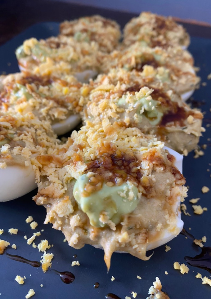 Una foto de Huevos Rellenos Estilo Oriental 🥚🥢