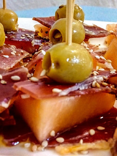 Una foto de CORAZÓN De Melón con Jamón...❣️❣️❣️...!
