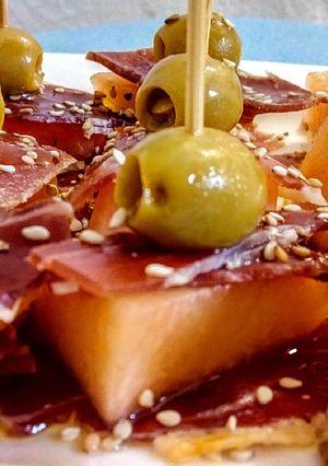 Una foto de CORAZÓN De Melón con Jamón...❣️❣️❣️...!