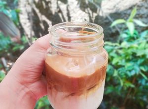 Foto resep Dalgona Coffee Brown sugar +Rhum Essence (No Mixer)