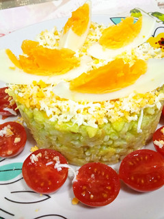 Una foto de Ensalada de arroz y aguacate