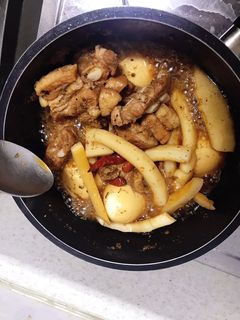 Hình của món Thịt ba chỉ kho trứng dừa.
