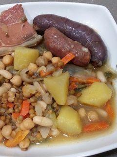 Una foto de Un plato, dos comidas