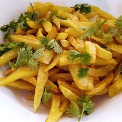 Spicy turmeric chips A picture of Spicy turmeric chips.
