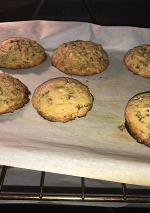 A picture of Classic chocolate chip cookies.