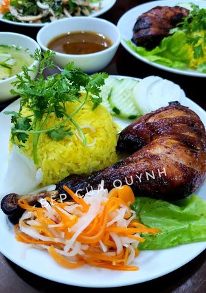 Hình của món Cơm đùi gà quay.