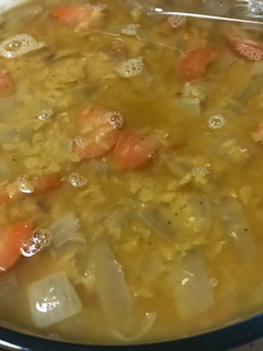 Una foto de Sopa de lentejas rojas