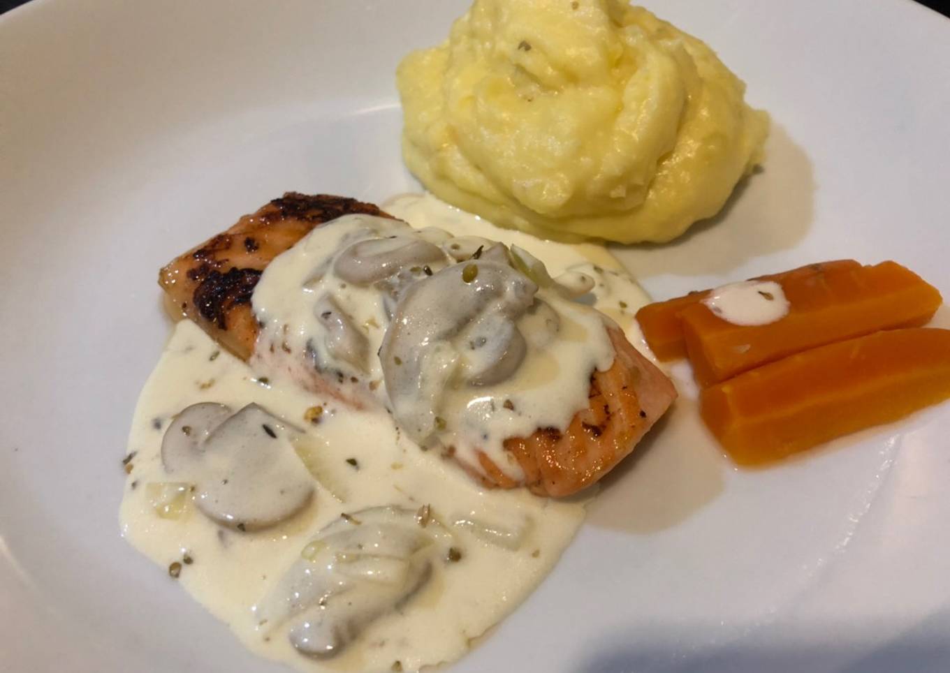 Salmon Steak with Mushroom Sauce