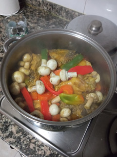 Una foto de Pollo casero guisado con verduras