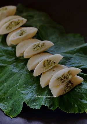 A picture of Green Chutney Stuffed Idli.