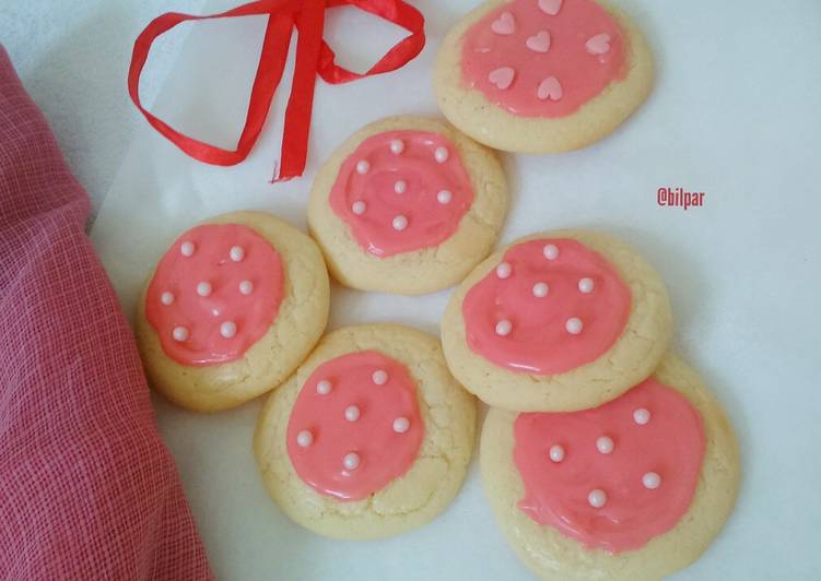 Sugar Cookies with White Chocolate Frosting