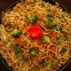 A picture of Broccoli Carrot Peas Spaghetti Pasta.