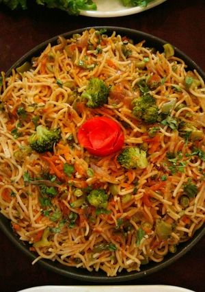 A picture of Broccoli Carrot Peas Spaghetti Pasta.