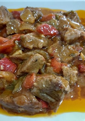 Una foto de Carne al toro, con pimientos