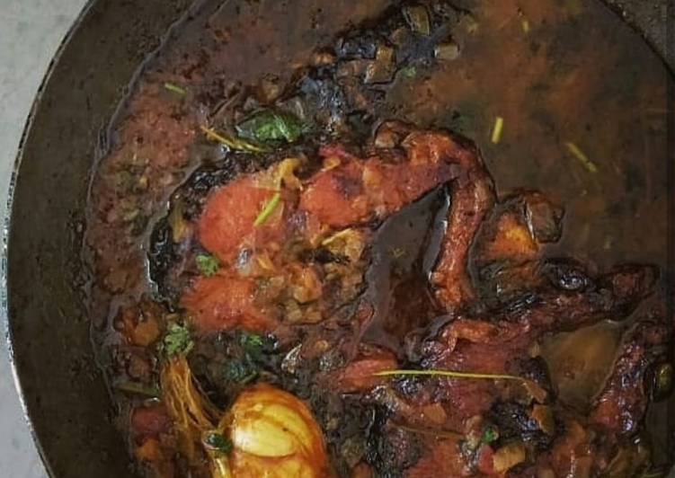 Recipe of Quick Garlic based fish curry