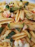 Zucchine e gamberoni che incontrano formati di pasta speciali