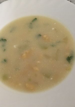 Karalábéleves vajgaluskával recept fotója