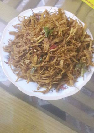 Hình của món Gà khô xé cay.