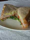 Sándwich de huevo, jamón y tomate con lechuga - Triple
