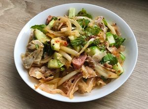 Hình của món Nem chả tré trộn.