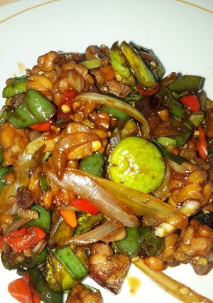 Foto resep Tempe orek pete bawang bombay ♡