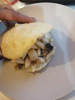 Una foto de Arepas con pollo