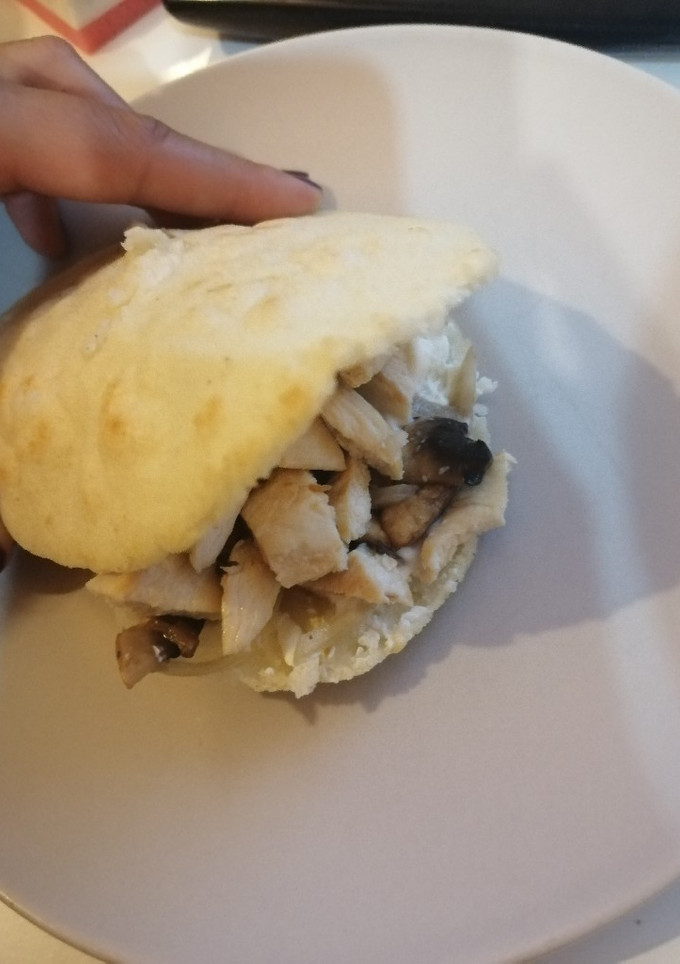 Una foto de Arepas con pollo